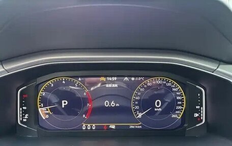 Volkswagen T-Roc I, 2022 год, 1 600 010 рублей, 13 фотография