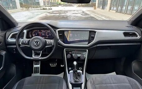 Volkswagen T-Roc I, 2022 год, 1 600 010 рублей, 18 фотография