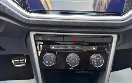 Volkswagen T-Roc I, 2022 год, 1 600 010 рублей, 16 фотография