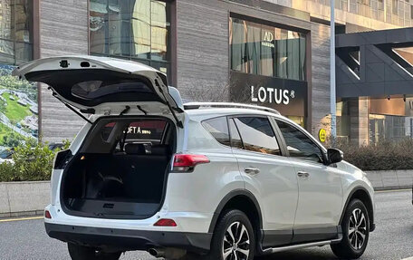 Toyota RAV4, 2018 год, 1 980 001 рублей, 4 фотография