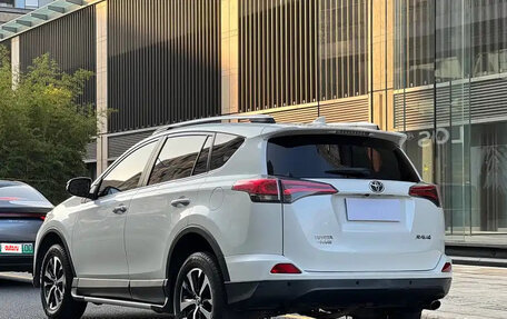 Toyota RAV4, 2018 год, 1 980 001 рублей, 5 фотография