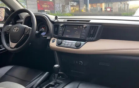 Toyota RAV4, 2018 год, 1 980 001 рублей, 16 фотография