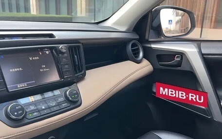 Toyota RAV4, 2018 год, 1 980 001 рублей, 13 фотография