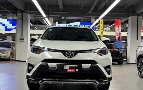 Toyota RAV4, 2019 год, 1 950 001 рублей, 2 фотография