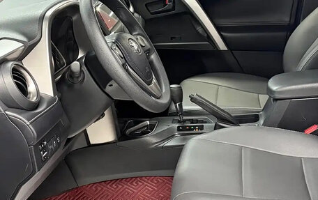 Toyota RAV4, 2019 год, 1 950 001 рублей, 15 фотография