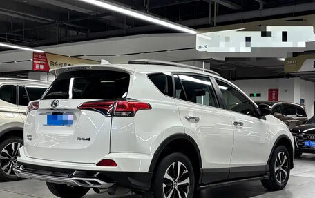 Toyota RAV4, 2019 год, 1 950 001 рублей, 4 фотография