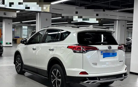 Toyota RAV4, 2019 год, 1 950 001 рублей, 6 фотография