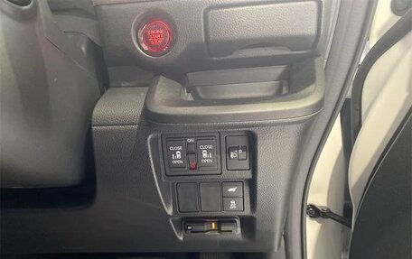 Honda Stepwgn, 2023 год, 2 190 000 рублей, 15 фотография