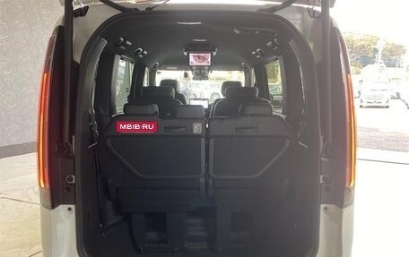 Honda Stepwgn, 2023 год, 2 190 000 рублей, 23 фотография