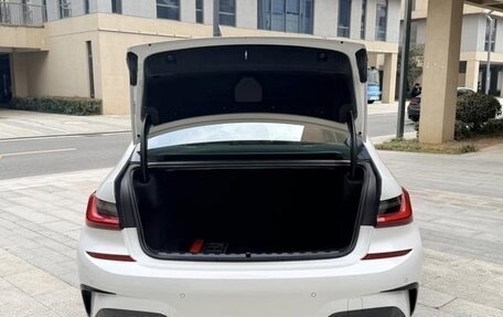 BMW 3 серия, 2022 год, 2 900 000 рублей, 15 фотография