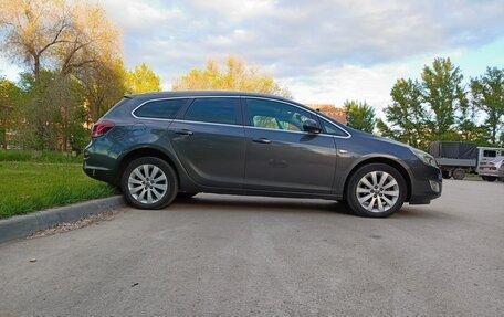 Opel Astra J, 2012 год, 720 000 рублей, 2 фотография