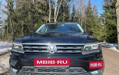 Volkswagen Tiguan II, 2018 год, 2 300 000 рублей, 2 фотография