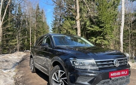 Volkswagen Tiguan II, 2018 год, 2 300 000 рублей, 3 фотография