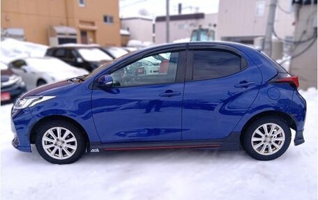 Toyota Yaris, 2022 год, 1 158 000 рублей, 2 фотография