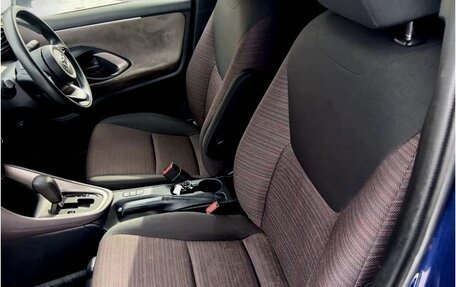 Toyota Yaris, 2022 год, 1 158 000 рублей, 14 фотография