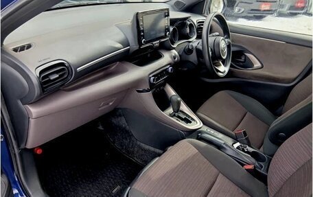 Toyota Yaris, 2022 год, 1 158 000 рублей, 13 фотография