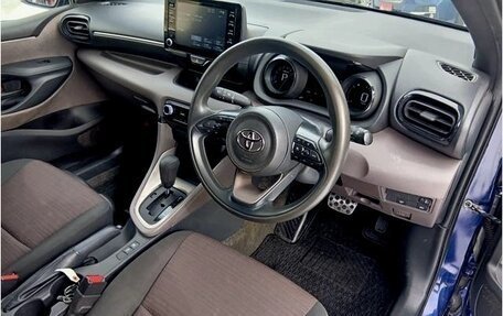 Toyota Yaris, 2022 год, 1 158 000 рублей, 8 фотография