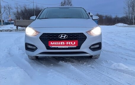 Hyundai Solaris II рестайлинг, 2019 год, 1 300 000 рублей, 4 фотография