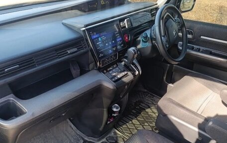 Honda Stepwgn IV, 2019 год, 2 200 000 рублей, 2 фотография