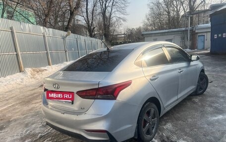 Hyundai Solaris II рестайлинг, 2017 год, 650 000 рублей, 3 фотография