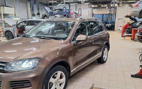 Volkswagen Touareg III, 2011 год, 1 750 000 рублей, 2 фотография