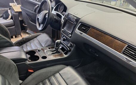 Volkswagen Touareg III, 2011 год, 1 750 000 рублей, 7 фотография