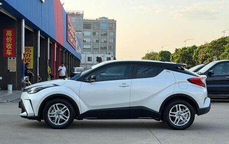Toyota C-HR I рестайлинг, 2023 год, 3 075 000 рублей, 4 фотография