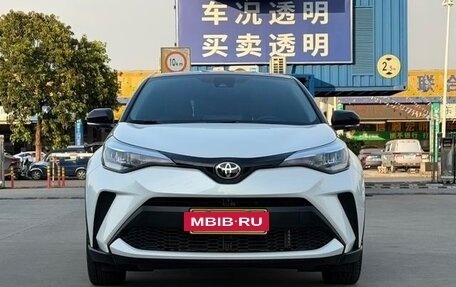 Toyota C-HR I рестайлинг, 2023 год, 3 075 000 рублей, 2 фотография