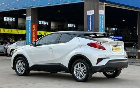 Toyota C-HR I рестайлинг, 2023 год, 3 075 000 рублей, 5 фотография