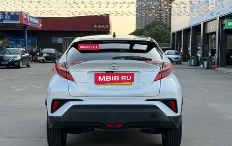 Toyota C-HR I рестайлинг, 2023 год, 3 075 000 рублей, 6 фотография