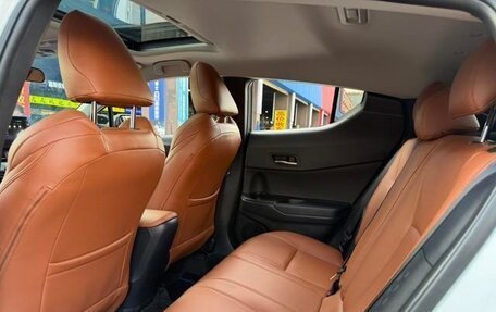 Toyota C-HR I рестайлинг, 2023 год, 3 075 000 рублей, 15 фотография