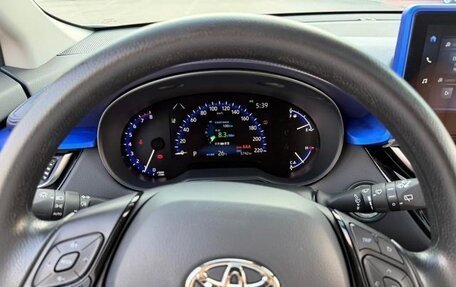 Toyota C-HR I рестайлинг, 2023 год, 3 075 000 рублей, 12 фотография