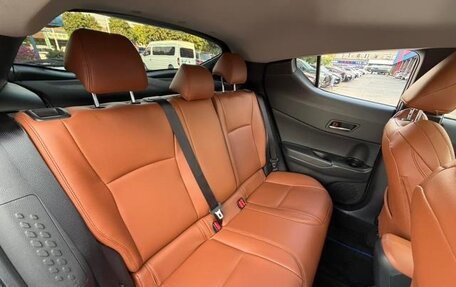 Toyota C-HR I рестайлинг, 2023 год, 3 075 000 рублей, 16 фотография