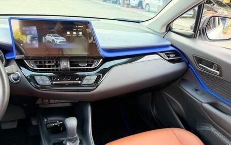 Toyota C-HR I рестайлинг, 2023 год, 3 075 000 рублей, 13 фотография