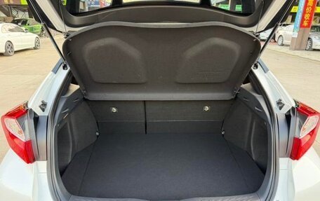 Toyota C-HR I рестайлинг, 2023 год, 3 075 000 рублей, 19 фотография