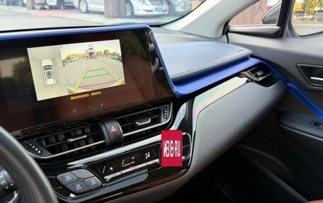 Toyota C-HR I рестайлинг, 2023 год, 3 075 000 рублей, 18 фотография