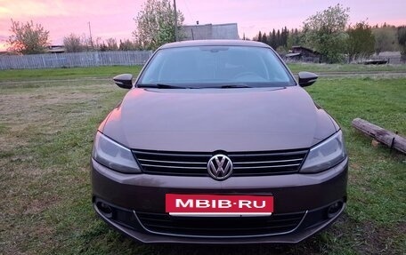 Volkswagen Jetta VI, 2012 год, 1 020 000 рублей, 2 фотография