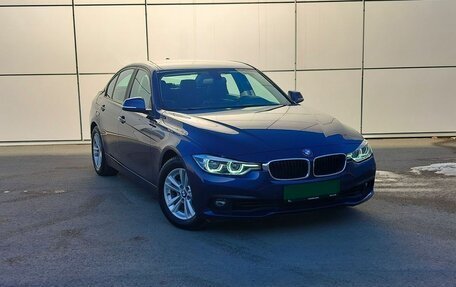 BMW 3 серия, 2018 год, 1 890 000 рублей, 3 фотография