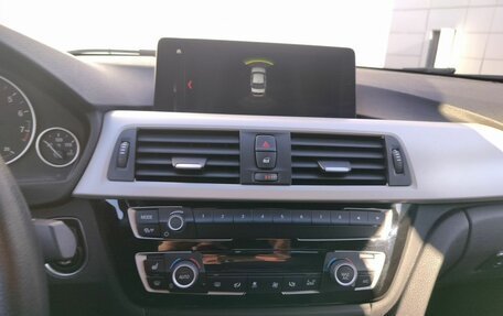 BMW 3 серия, 2018 год, 1 890 000 рублей, 13 фотография