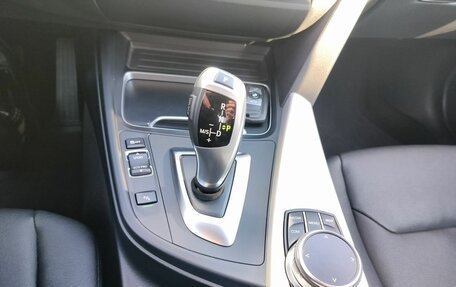 BMW 3 серия, 2018 год, 1 890 000 рублей, 15 фотография