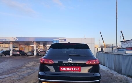Volkswagen Touareg III, 2019 год, 4 650 000 рублей, 6 фотография