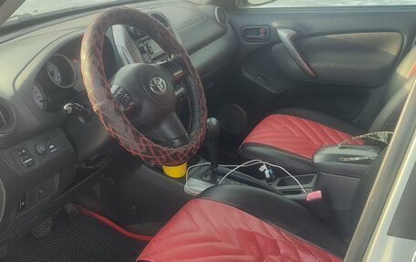 Toyota RAV4, 2005 год, 1 050 000 рублей, 12 фотография