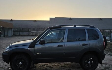 Chevrolet Niva I рестайлинг, 2017 год, 830 000 рублей, 2 фотография