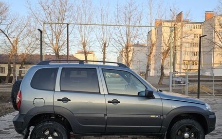 Chevrolet Niva I рестайлинг, 2017 год, 830 000 рублей, 3 фотография