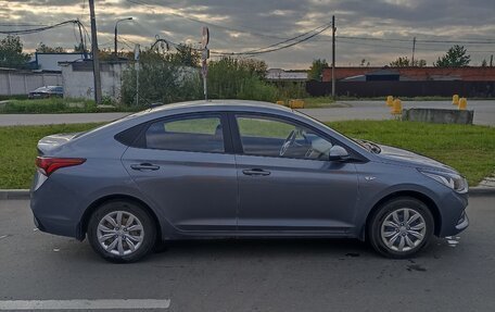 Hyundai Solaris II рестайлинг, 2017 год, 615 000 рублей, 1 фотография