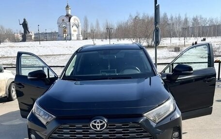 Toyota RAV4, 2020 год, 3 140 000 рублей, 2 фотография