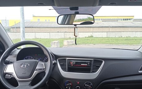 Hyundai Solaris II рестайлинг, 2017 год, 615 000 рублей, 3 фотография