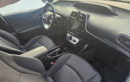 Toyota Prius IV XW50, 2018 год, 2 150 000 рублей, 12 фотография