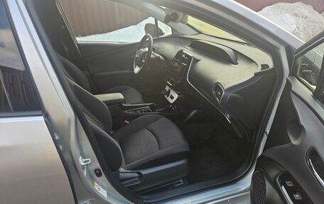 Toyota Prius IV XW50, 2018 год, 2 150 000 рублей, 11 фотография