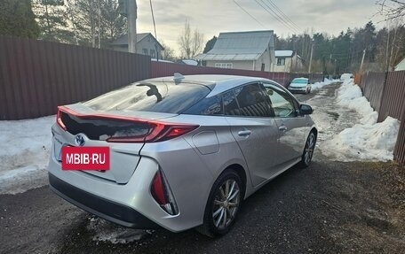 Toyota Prius IV XW50, 2018 год, 2 150 000 рублей, 8 фотография